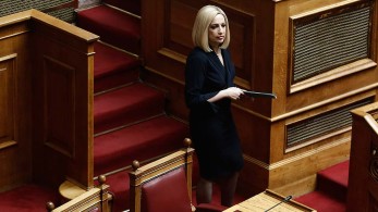 Η Φώφη βάζει στο κάδρο του παρακράτους το «αφεντικό» Τσίπρα