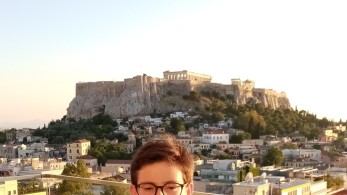 13χρονος μαθητής κατακτά το πρώτο βραβείο σε παγκόσμιο διαγωνισμό ποίησης