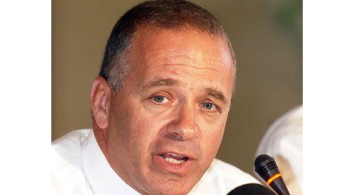 Ομόφωνα αθώοι ο Θωμάς Λιακουνάκος και δέκα συγκατηγορούμενοί του για τα Απάτσι