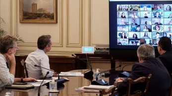Τηλεδιάσκεψη Μητσοτάκη με ελληνόπουλα από κάθε γωνιά του πλανήτη (pics)