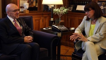 Συνάντηση Σακελλαροπούλου με τον ΥΦΥΠΕΞ στο Προεδρικό Μέγαρο