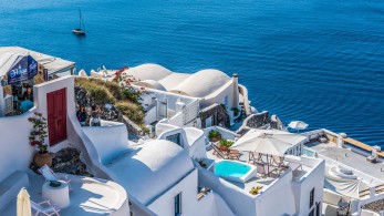 CNN: Τι συνέβη στη Σαντορίνη όταν έσβησαν οι «μηχανές» του τουρισμού