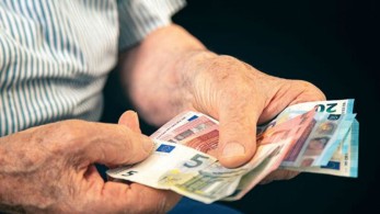 Γιατί κάποιοι συνταξιούχοι είδαν λιγότερα χρήματα στο λογαριασμό τους