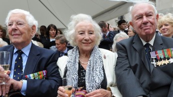 Πέθανε η εμβληματική Βρετανίδα τραγουδίστρια Βέρα Λιν (vids)