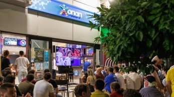 Ο προημιτελικός του Ευρωπαϊκού Πορτογαλία-Γαλλία σε κατάστημα ΟΠΑΠ στο Περιστέρι - Το απόλυτο ποδοσφαιρικό ραντεβού απόψε στις 21:00 στην οδό Δωδεκανήσου 53