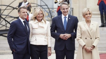 Ολυμπιακοί Αγώνες: στη δεξίωση του Μακρόν ο Κυριάκος Μητσοτάκης με τη Μαρέβα Γκραμπόφσκι