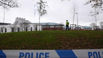 Βρετανία: Συνελήφθη 26χρονος που σκότωσε με βαλλίστρα σύζυγο και 2 κόρες σχολιαστή του BBC