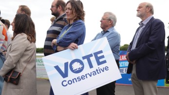 Βρετανία: πολλοί υπουργοί και στελέχη των Συντηρητικών έχασαν την έδρα τους στο Κοινοβούλιο