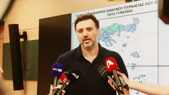 Βασίλης Κικίλιας: Χωρίς ενεργό μέτωπο η φωτιά στην Αττική - Εκκενώθηκαν 45 περιοχές