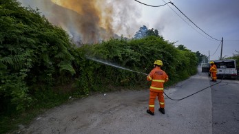 Ιταλία: καταστροφική πυρκαγιά στην Απουλία αναγκάζει σε απομάκρυνση 1.000 τουρίστες