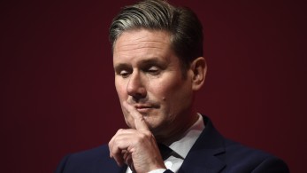 Βρετανία: εντολή σχηματισμού κυβέρνησης παρέλαβε ο Στάρμερ από τον Κάρολο