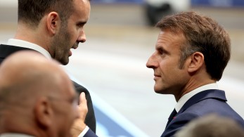 Bloomberg: Ο «πονοκέφαλος» Μακρόν για σχηματισμό κυβέρνησης διαρκείας