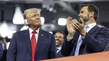 Ντόναλντ Τραμπ: ο υπόδικος «ήρωας» μιας διχασμένης Αμερικής