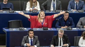 Τα παράδοξα του Ευρωκοινοβουλίου: ευρωβουλευτής ζήτησε ιερέα για αγιασμό