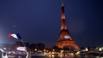 Ολυμπιακοί Αγώνες 2024: φωταγωγημένος ο Πύργος του Άιφελ