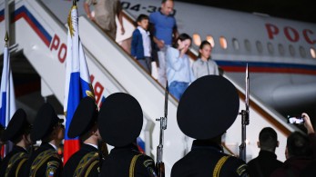 ΝΑΤΟ, Ευρωπαϊκή Ένωση και Κομισιόν χαιρετίζουν την ανταλλαγή κρατουμένων μεταξύ Ρωσίας - Δύσης