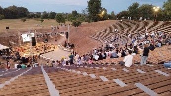 Εγκαινιάστηκαν οι αναβαθμισμένες εγκαταστάσεις στο Αρχαίο Θέατρο Δίου