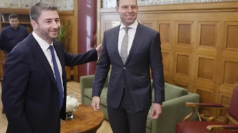 Ο Κασσελάκης βρήκε ευκαιρία να ρίξει γέφυρα με τον Ανδρουλάκη με αφορμή το Κυπριακό