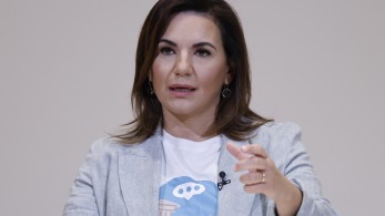 Κεφαλογιάννη στο BBC: «Η Σαντορίνη ανοίγει και πάλι την αγκαλιά της στους ταξιδιώτες»