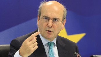 Αύξηση κατώτατου μισθού: πώς θα φτάσει τα 950 ευρώ το 2027