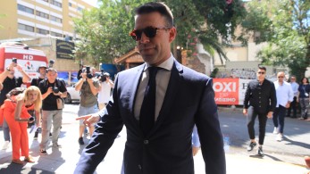 Συκοφαντεί ανενόχλητος ο Κασσελάκης, προπαγανδίζοντας για την Attica Bank