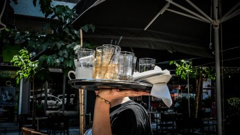 Καμίνι η χώρα: έκτακτα μέτρα για την προστασία των εργαζομένων