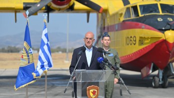 Νίκος Δένδιας: Επίδομα νυχτερινής εργασίας στους τεχνικούς εναέριων μέσων πυρόσβεσης