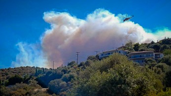 Πυροσβεστική: Δίνουμε πραγματική μάχη για τον περιορισμό της φωτιάς στην Εύβοια