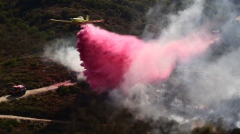 Σε μερική ύφεση η φωτιά στην Εύβοια
