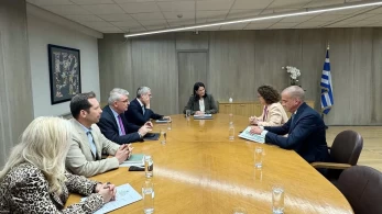 Συνάντηση Κεραμέως με ΣΒΕ: Προτεραιότητά μας οι υγιείς και διαφανείς εργασιακές σχέσεις