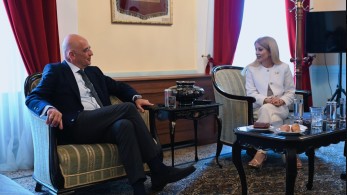 Με την πρόεδρο της Βουλής των Αντιπροσώπων της Κύπρου συναντήθηκε ο Δένδιας