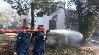 Φωτιά στην Αγία Μαρίνα Κορωπίου - Μήνυμα του 112 για εκκένωση