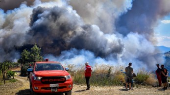 Φωτιά στο Σοφικό: Μαίνεται ανεξέλεγκτη σε δύο ενεργά μέτωπα - Τραυματίστηκαν πυροσβέστες