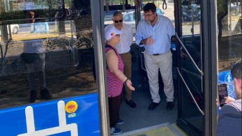 Αυτοψία του Βασίλη Οικονόμου για τα δρομολόγια λεωφορείων στο Πέραμα