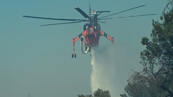 Μεγάλη πυρκαγιά στην Πλάκα Κερατέας - Έχουν καεί σπίτια - Εκκενώθηκαν 6 οικισμοί - 52 απεγκλωβισμοί