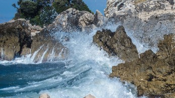 Δραματική διάσωση ναυαγού ανοιχτά της Μυκόνου