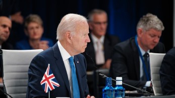 Μπάιντεν: «Θα παραιτηθώ μόνο αν μου το ζητήσει ο Θεός» - Το χρονικό της αμφισβήτησης