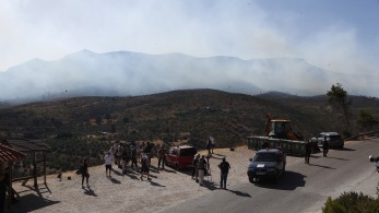 ΕΛΑΣ: κυκλοφοριακές ρυθμίσεις λόγω της πυρκαγιάς στη Σταμάτα