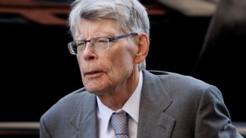 Στίβεν Κινγκ: Ο άνθρωπος που στοιχειώνει τα βράδια μας και η πορεία του από τις σελίδες στις οθόνες μας