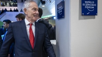 Βρετανία: ο Τόνι Μπλερ συνομίλησε με τον νέο πρωθυπουργό για τον έλεγχο της μετανάστευσης