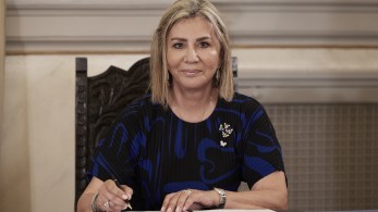 Ζέττα Μακρή: Καλή σχολική χρονιά και… «τα κινητά στην τσάντα»!