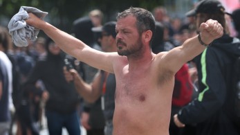 Βρετανία: σε ύψιστη επιφυλακή οι Αρχές για την ακροδεξιά βία σε βάρος μεταναστών Βρετανία: σε ύψιστη επιφυλακή οι Αρχές για την ακροδεξιά βία σε βάρος μεταναστών