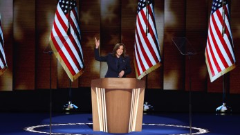 ΗΠΑ: η Κάμαλα Χάρις αποδέχεται το χρίσμα των Δημοκρατικών - Σφοδρή επίθεση στον Τραμπ