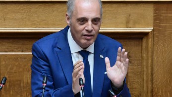 Επιμένει στο αφήγημα για τις ανεμογεννήτριες ο Βελόπουλος