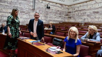 Το σχέδιο αποδόμησης της κυβέρνησης και οι «Αστραχάν» της αντιπολίτευσης