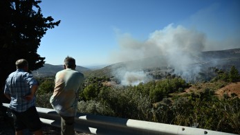 Συνεχή μηνύματα για εκκένωση οικισμών - Νέο 112 σε Νταού Πεντέλης και Καλλιτεχνούπολη