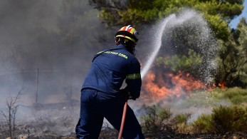 Χανιά: φωτιά σε χορτολιβαδική έκταση του Δήμου Κισσάμου