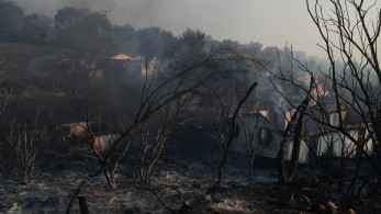 Δυο συλλήψεις για πυρκαγιές από πρόθεση και κατ’ εξακολούθηση στη Νέα Μάκρη - Αναζητείται ένας ανήλικος