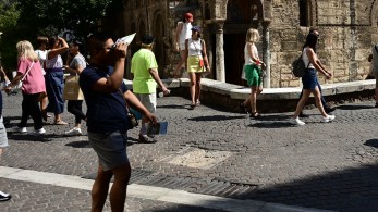 Καιρός: ζέστη και βοριάδες - Πού προβλέπεται υψηλός κίνδυνος πυρκαγιάς