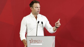 Πώς τα τρολ και οι αυλοκόλακες έστειλαν τον Στέφανο στον… κουβά